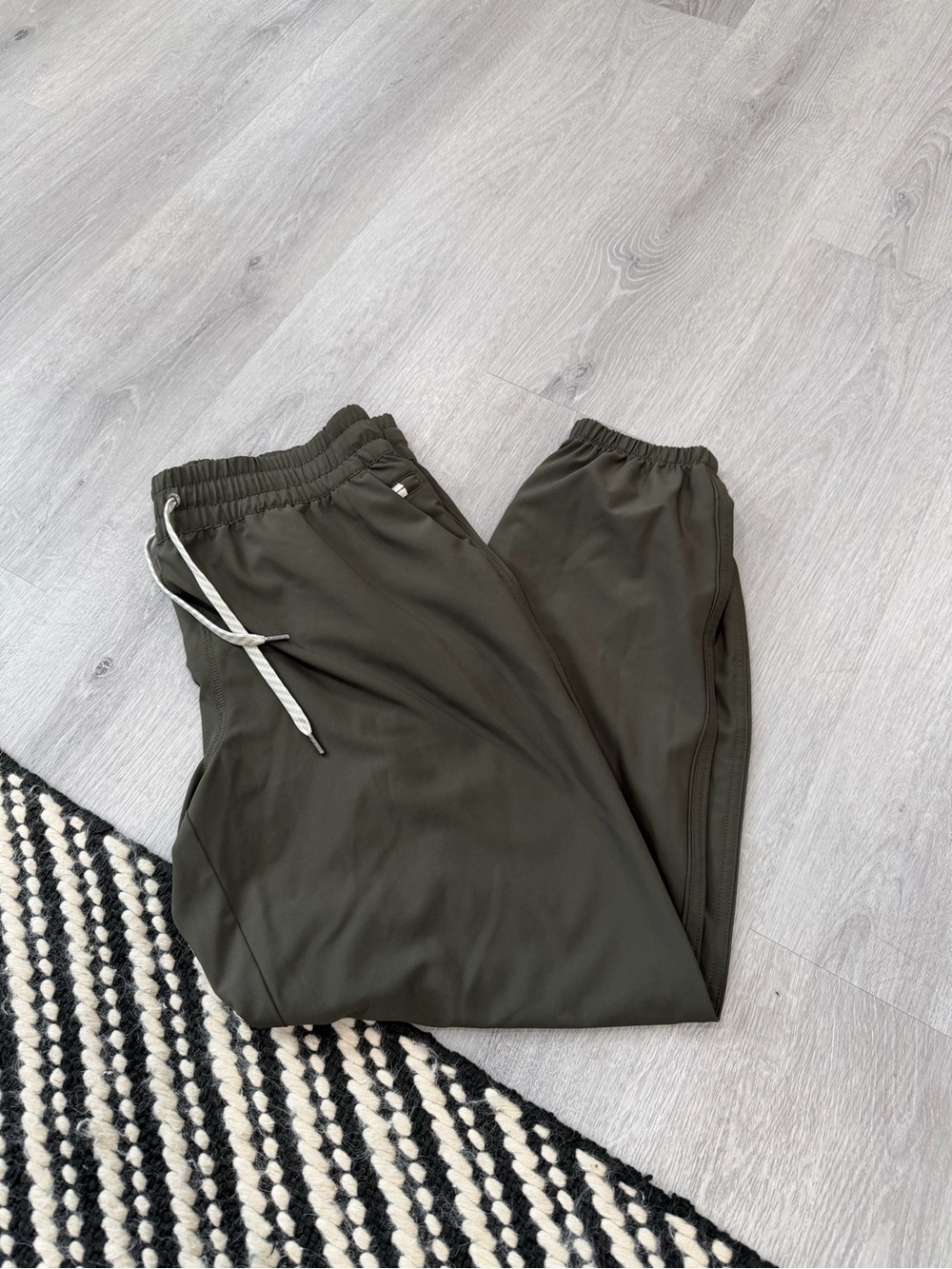 Women’s Green Vuori joggers size medium